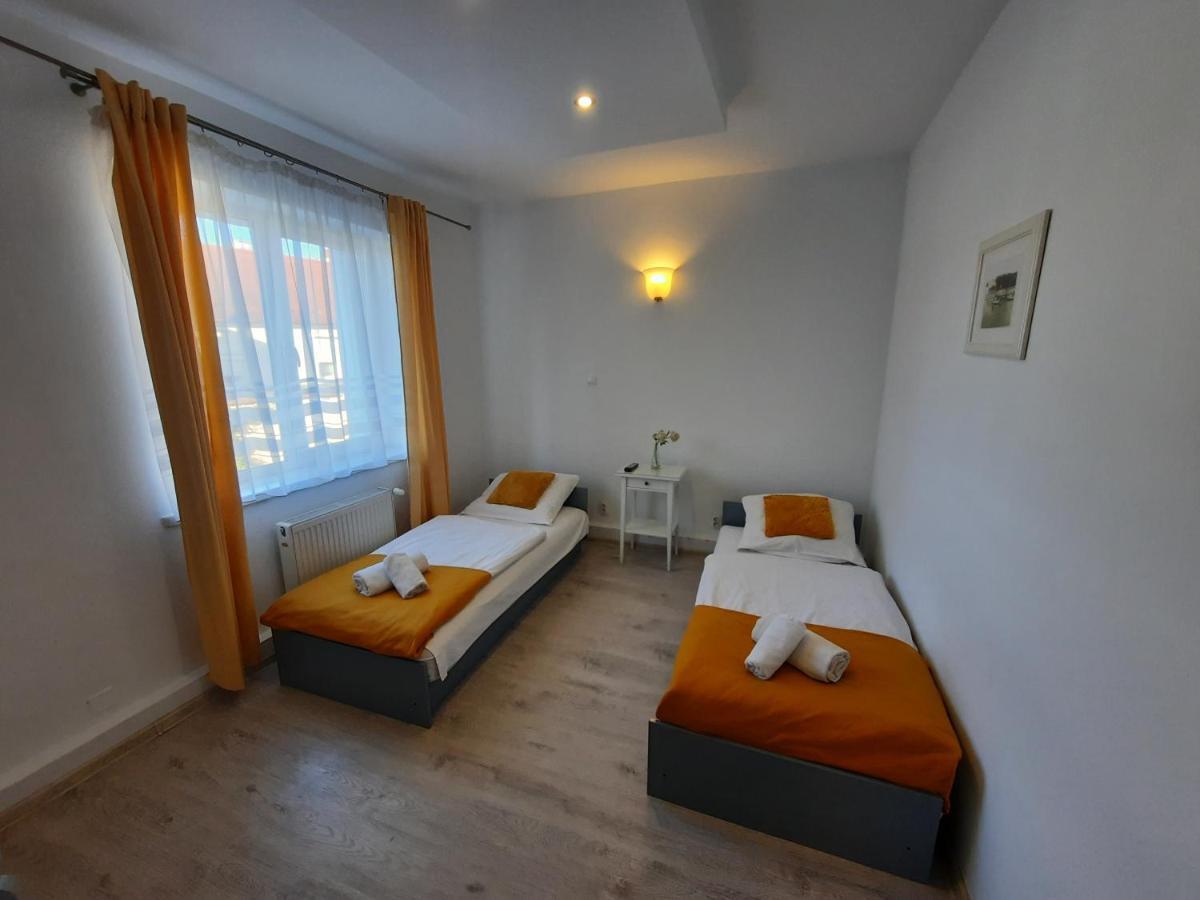 Lew Hostel Inowrocław Exteriör bild