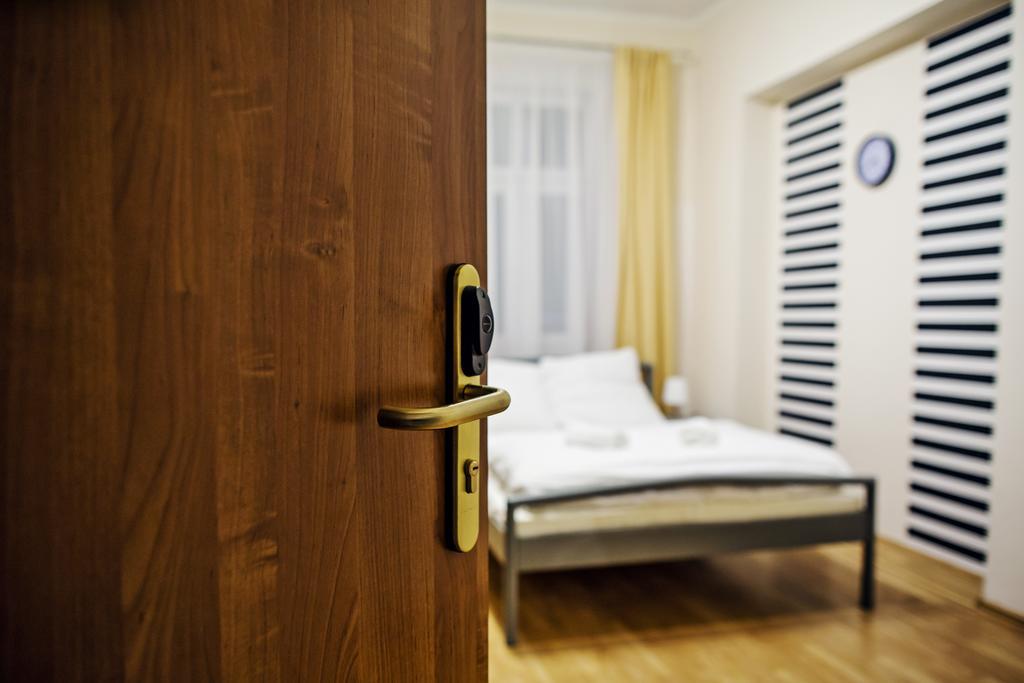 Lew Hostel Inowrocław Rum bild