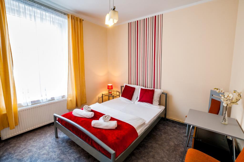 Lew Hostel Inowrocław Exteriör bild