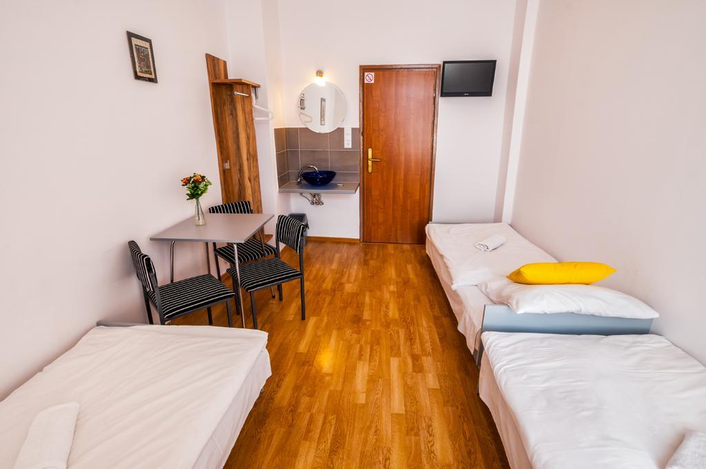 Lew Hostel Inowrocław Exteriör bild