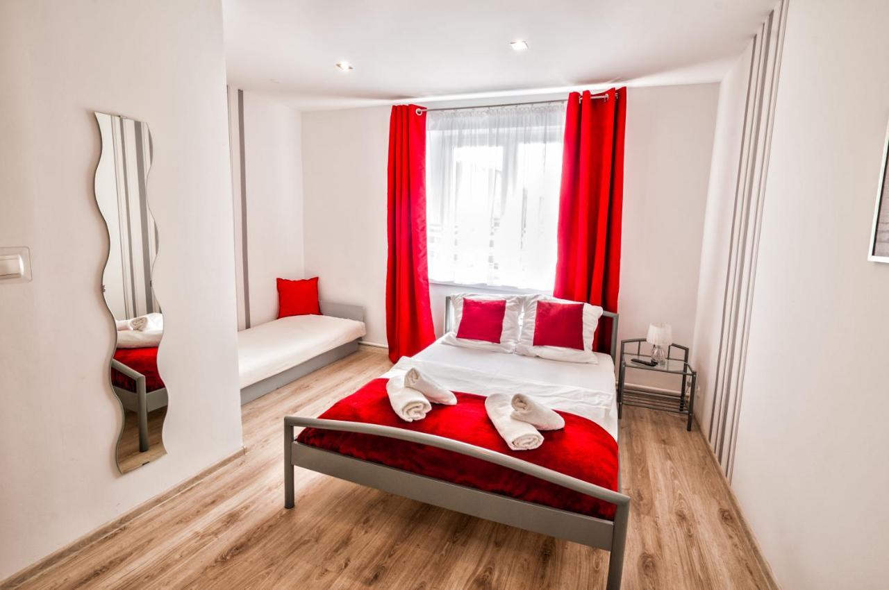 Lew Hostel Inowrocław Exteriör bild